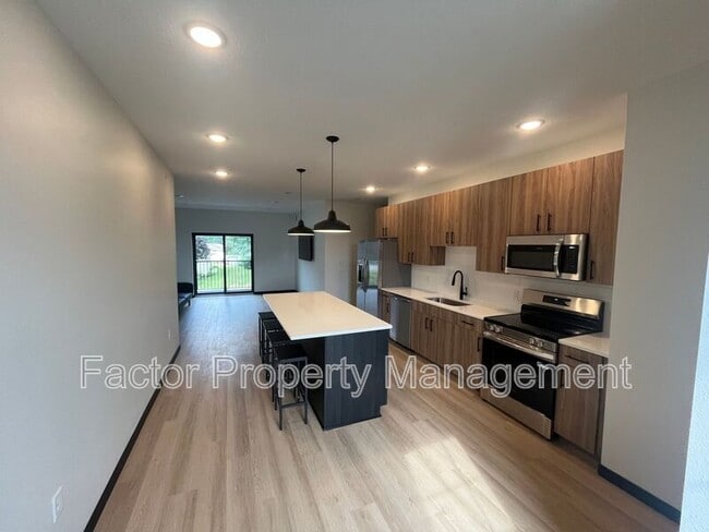 Foto del edificio - 1300 Warren St