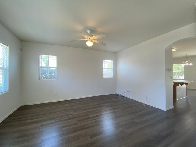Foto del edificio - Four Bedroom Home in the Gated Somerset Co...