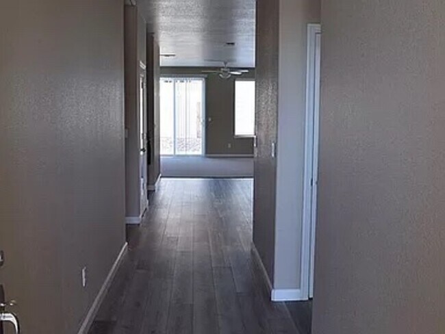 Photo - 735 Suzanne Dr House