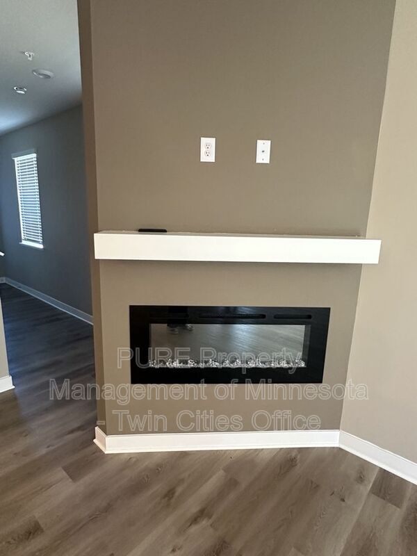 Foto del edificio - 16440 Jaffna Pl