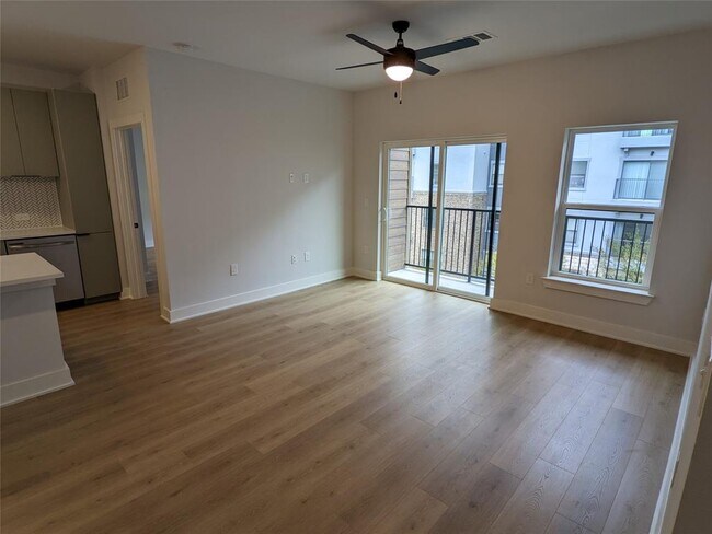 Building Photo - 2500 Longview St