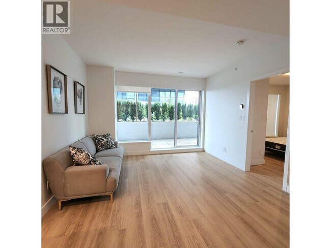 Photo du bâtiment - 5520 McNaughton Rd