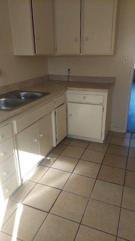 Building Photo - 10214 Woodworth Ave