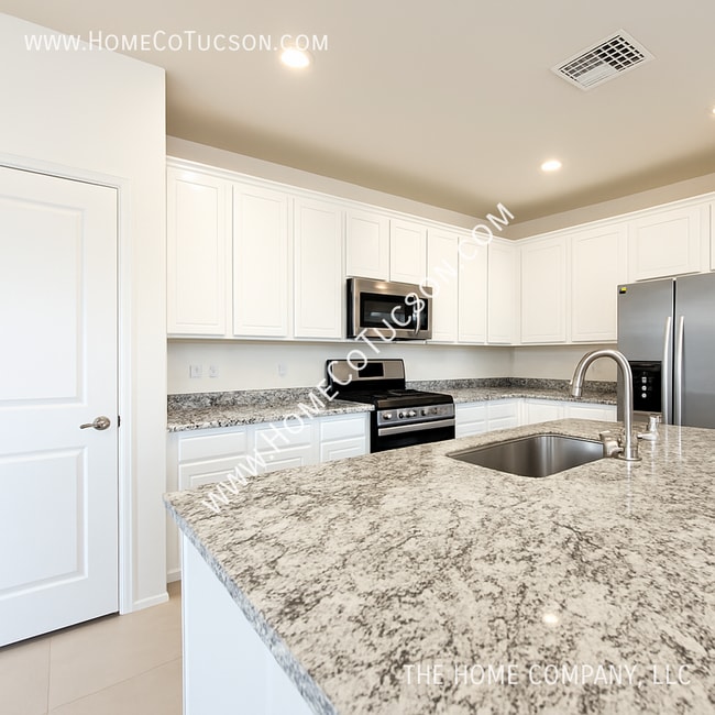 Building Photo - 5560 W Tumacacori Trl