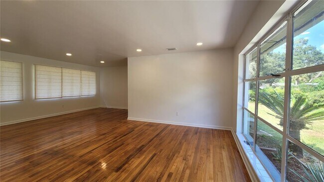Foto del edificio - 620 NW 35th St