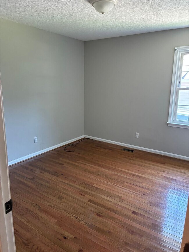 Building Photo - 609 Dunbar St