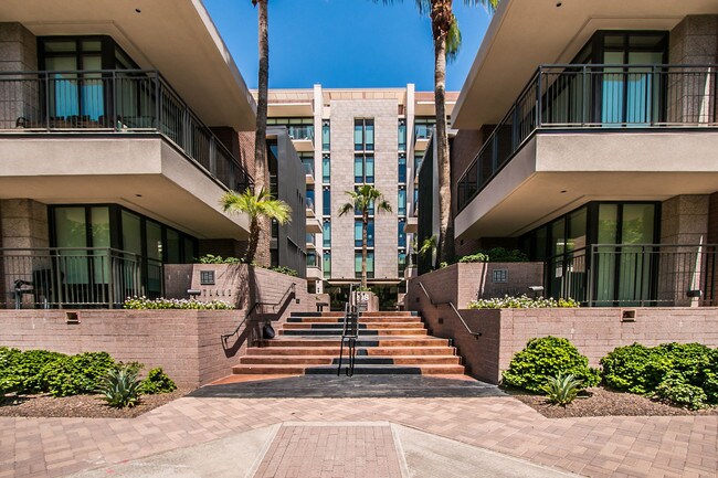 Foto del edificio - 208 W Portland St
