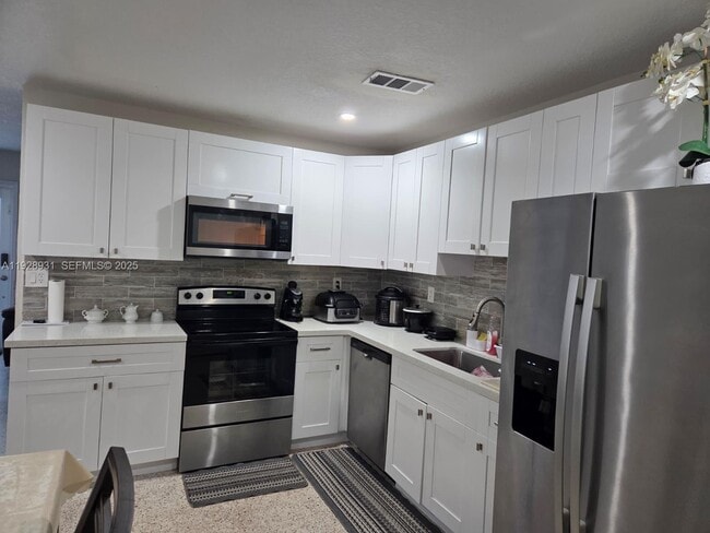 Foto del edificio - 9228 SW 37th St