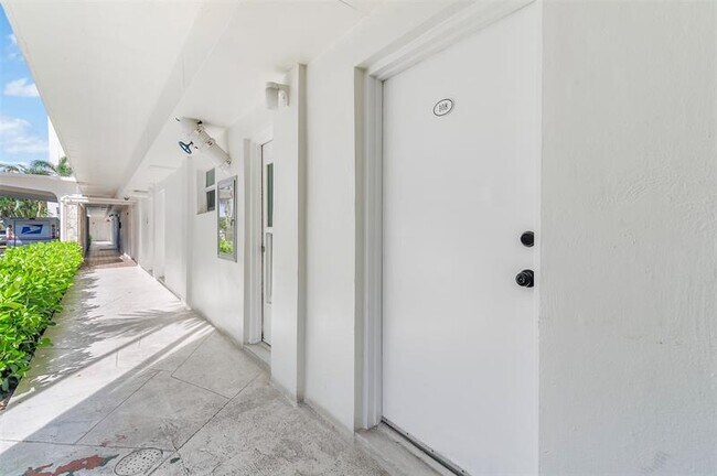 Foto del edificio - 2555 NE 11th St
