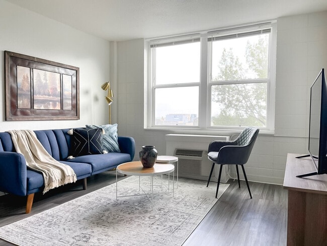 Foto del edificio - 2442 Highland Ave