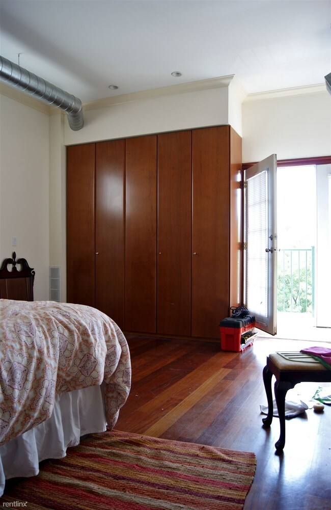 Building Photo - 3 br, 3.5 bath  - 2868 N Lincoln Ave 3