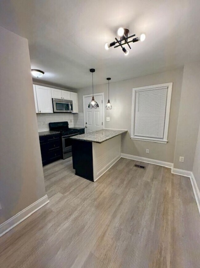 Foto del edificio - Highly Sought After City Neighborhood! Belair-Edison 2 Br/1 Ba Ready to go!