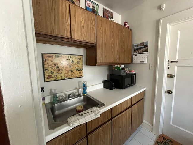 Building Photo - 4625 S Lake Dr