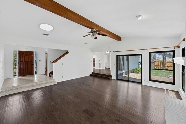 Foto del edificio - 1213 Lost Creek Blvd