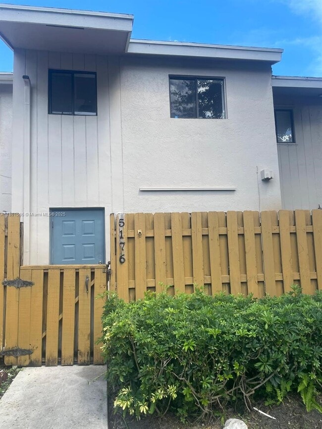 Building Photo - 5176 S University Dr