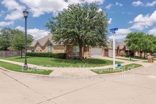 Foto del edificio - 8232 Livingston Ln