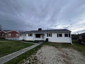 Building Photo - 1408 Grove Dr