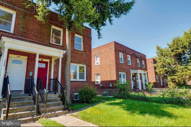 Building Photo - 1213 Savannah St SE