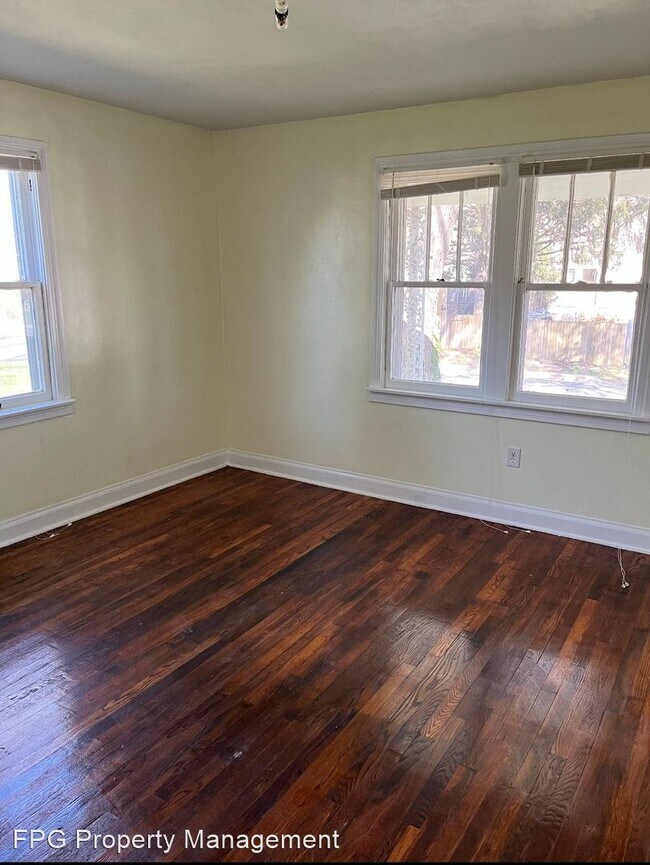 Building Photo - 3 br, 1 bath House - 206 S 2nd St