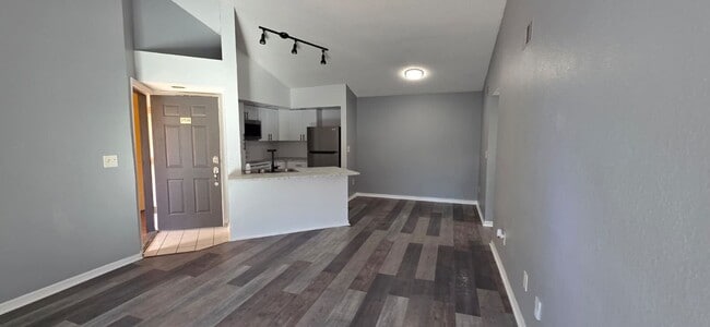 Building Photo - Beautiful 2-Bedroom Condo in Gated Venetia...