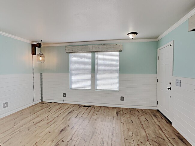 Building Photo - 37 E 1810 N