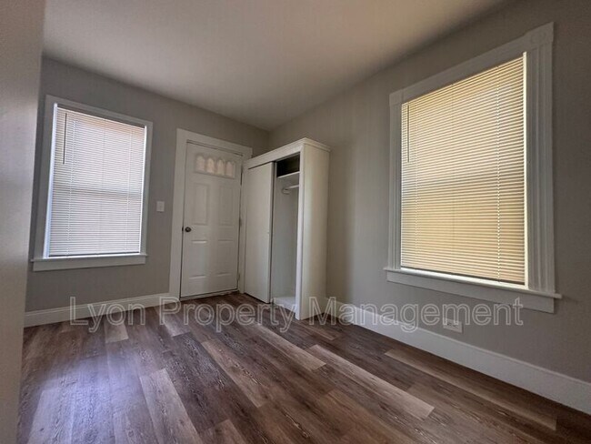 Foto del edificio - 74 Sweet Ave