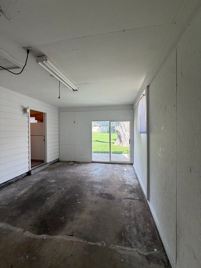 Building Photo - Updated 2 Bedroom Gem with Large Fenced Yard & Garage