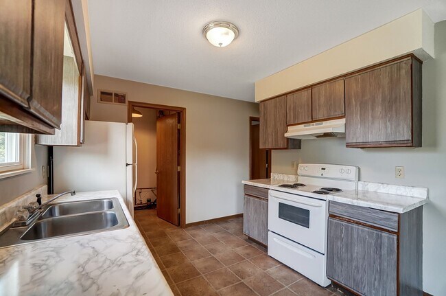 Building Photo - 3540 Willow Run Dr