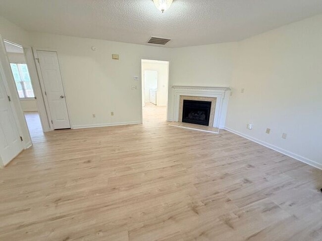 Foto del edificio - 1529 Crag Burn Ln