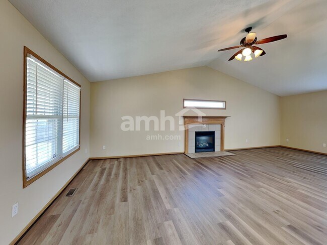 Foto del edificio - 219 Hayfield Dr