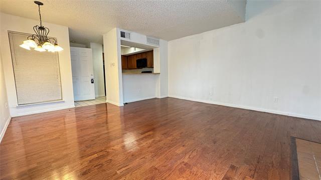 Foto del edificio - 9811 Walnut St