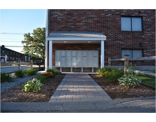 Building Photo - 1861 Middlesex St