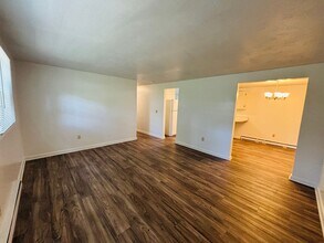 Building Photo - 1605 Lark Ln