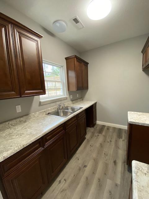 Building Photo - 460 E Cedar Ct