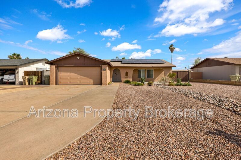 Primary Photo - 5610 W Grovers Ave