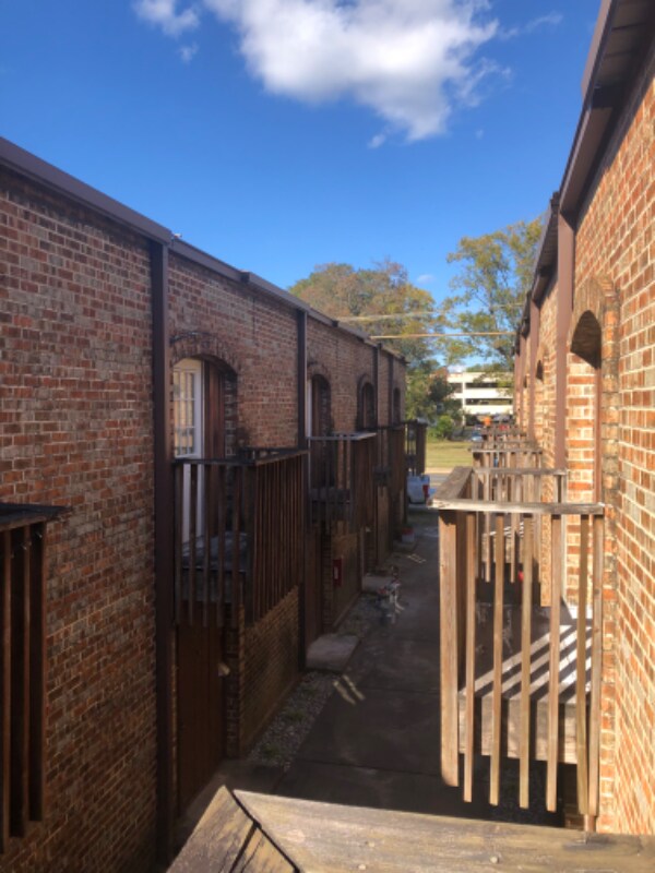 Foto principal - 208 E Starr Ave