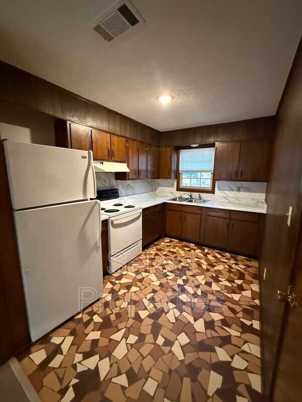 Foto del edificio - 819 W Matthews Ave