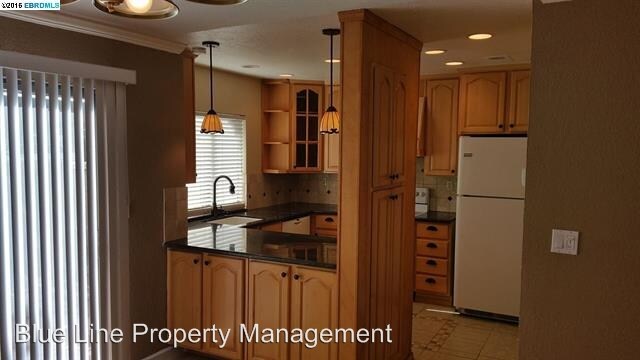 Primary Photo - 5 Madrid Ln