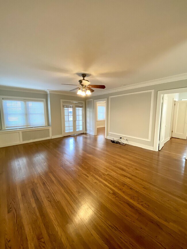 Foto del edificio - 807 W 48th St