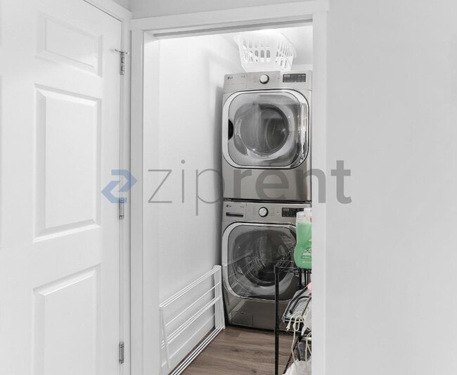 Building Photo - Unit