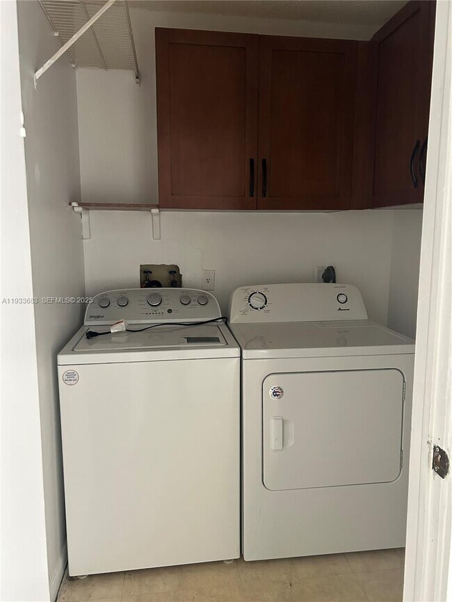 Building Photo - 9729 Hammocks Blvd