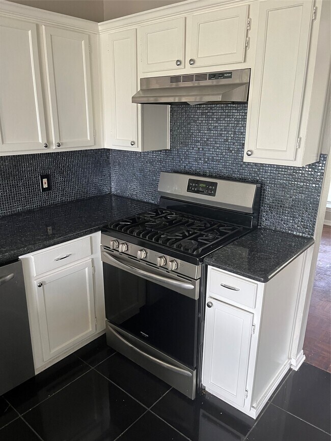 Foto del edificio - 7843 Yellow Pine Dr