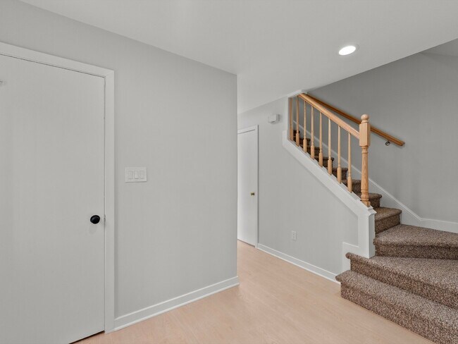 Building Photo - "Spacious 5-Bed Haven on Cedarest Rd – Where Comfort Meets Convenience in Fairfax!"