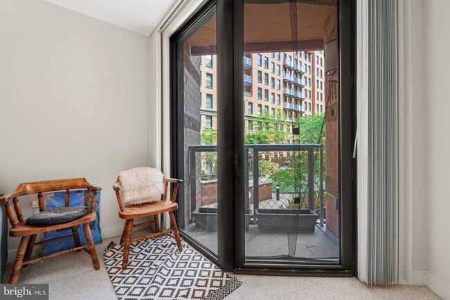 Building Photo - 616 E St NW