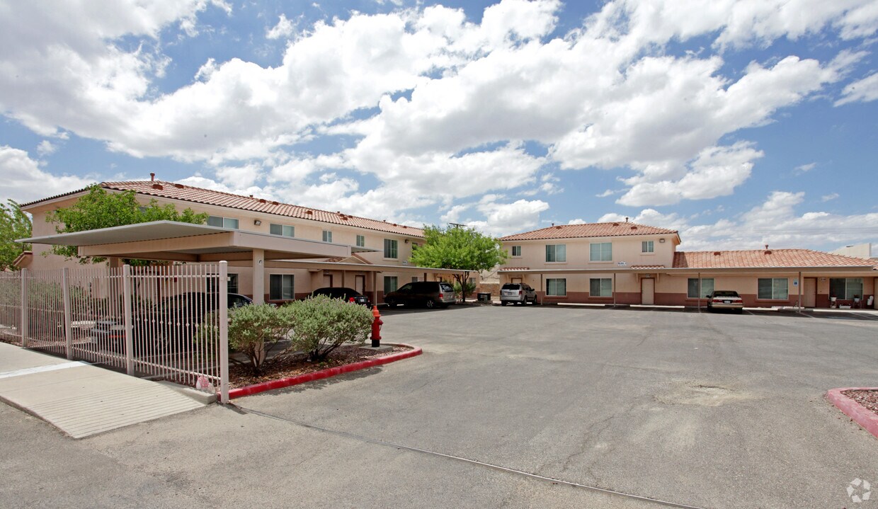 Meadowbrook Townhomes Apartments in El Paso, TX