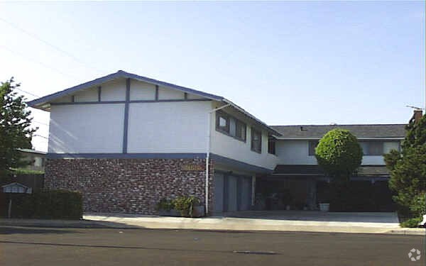 Foto del edificio - 2025 Laurie Ln