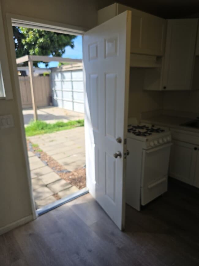 Foto del edificio - 715 E Roseburg Ave