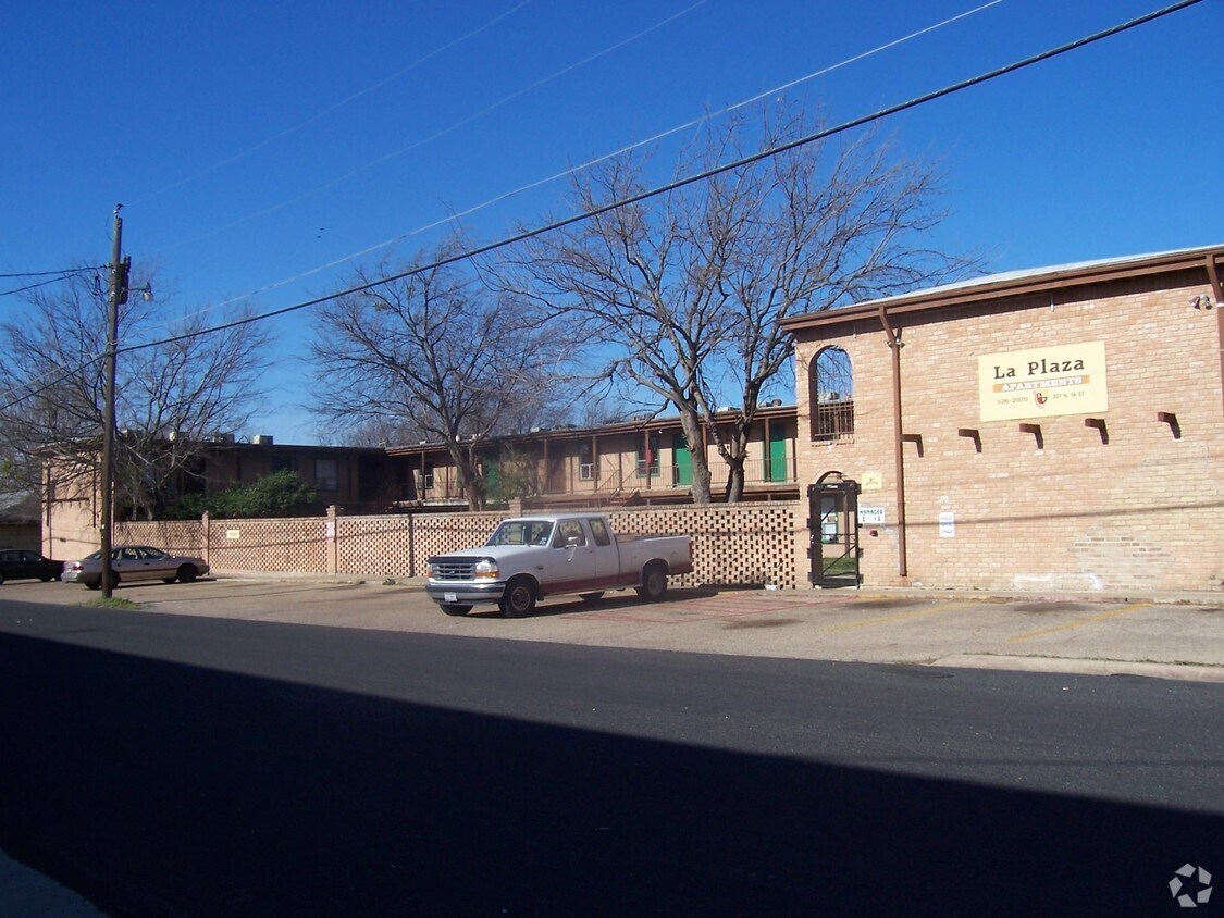 La Plaza Apartaments - 307 N 14th Apartments