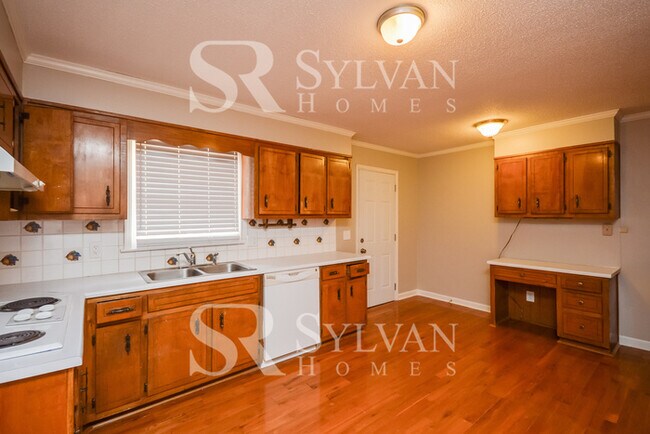 Foto del edificio - Gorgeous 5BR 2BA Home