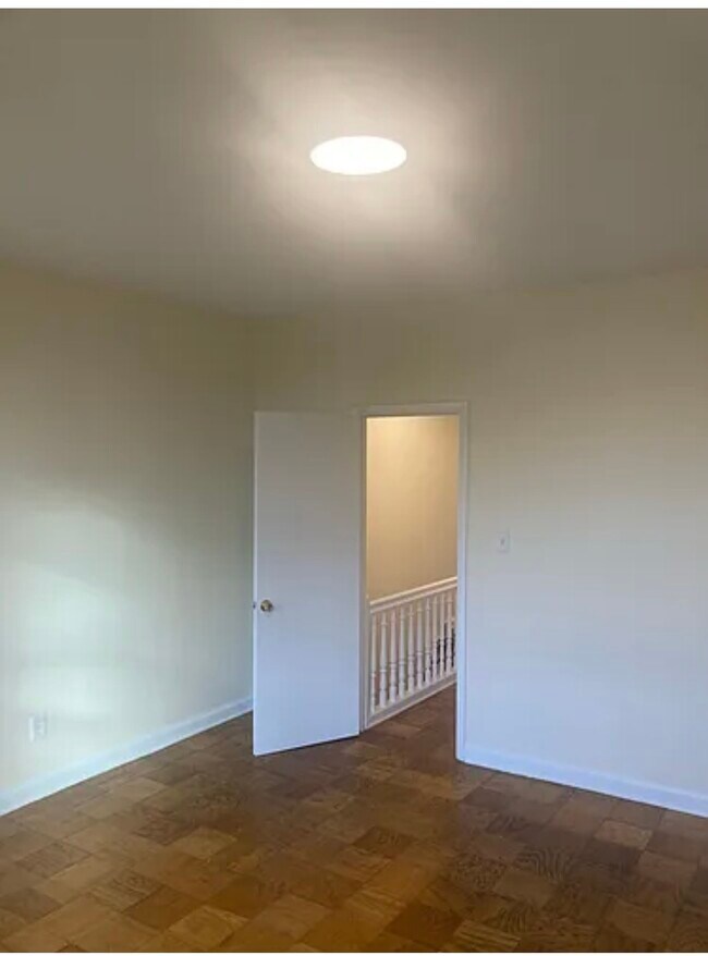 Foto del edificio - 639 11th St NE